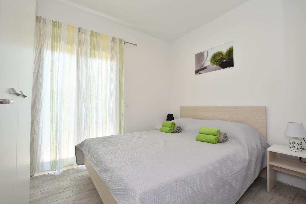 Apartmani Iva&Ante Dugi Rat Exterior photo